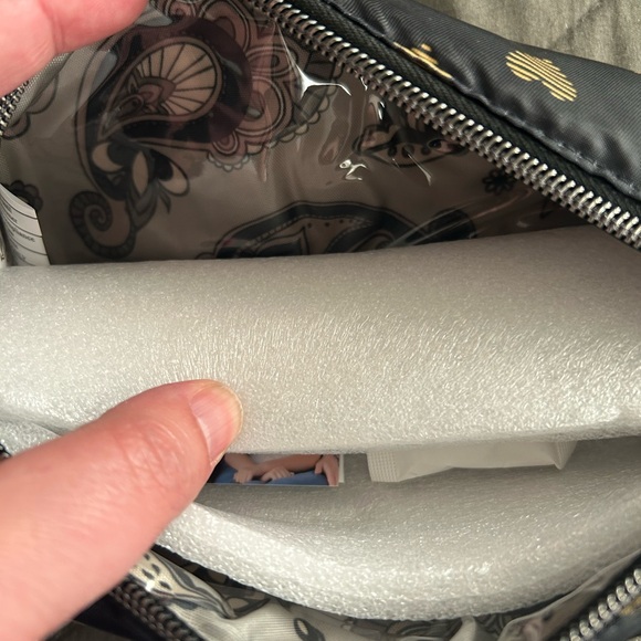 Lug Embroidered Jib Hearts of Gold NWT - Picture 2 of 2